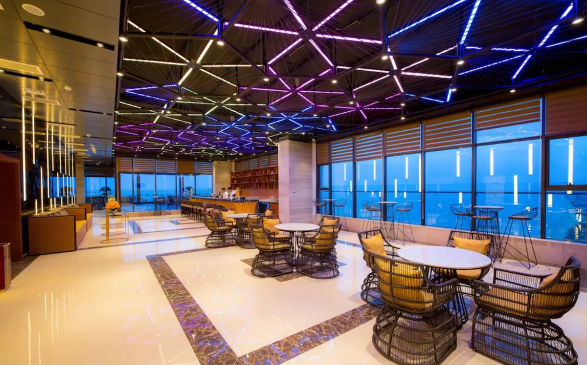 Không gian sang trọng – Kiến trúc hiện đại giao hòa với thiên nhiên – Review Khách sạn Mường Thanh Luxury Đà Nẵng (2)