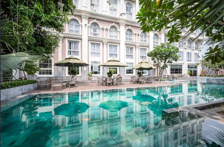 Hồ bơi – Chill giữa lòng thành phố – Review Khách sạn Cozrum Homes - Sonata Residence (4)