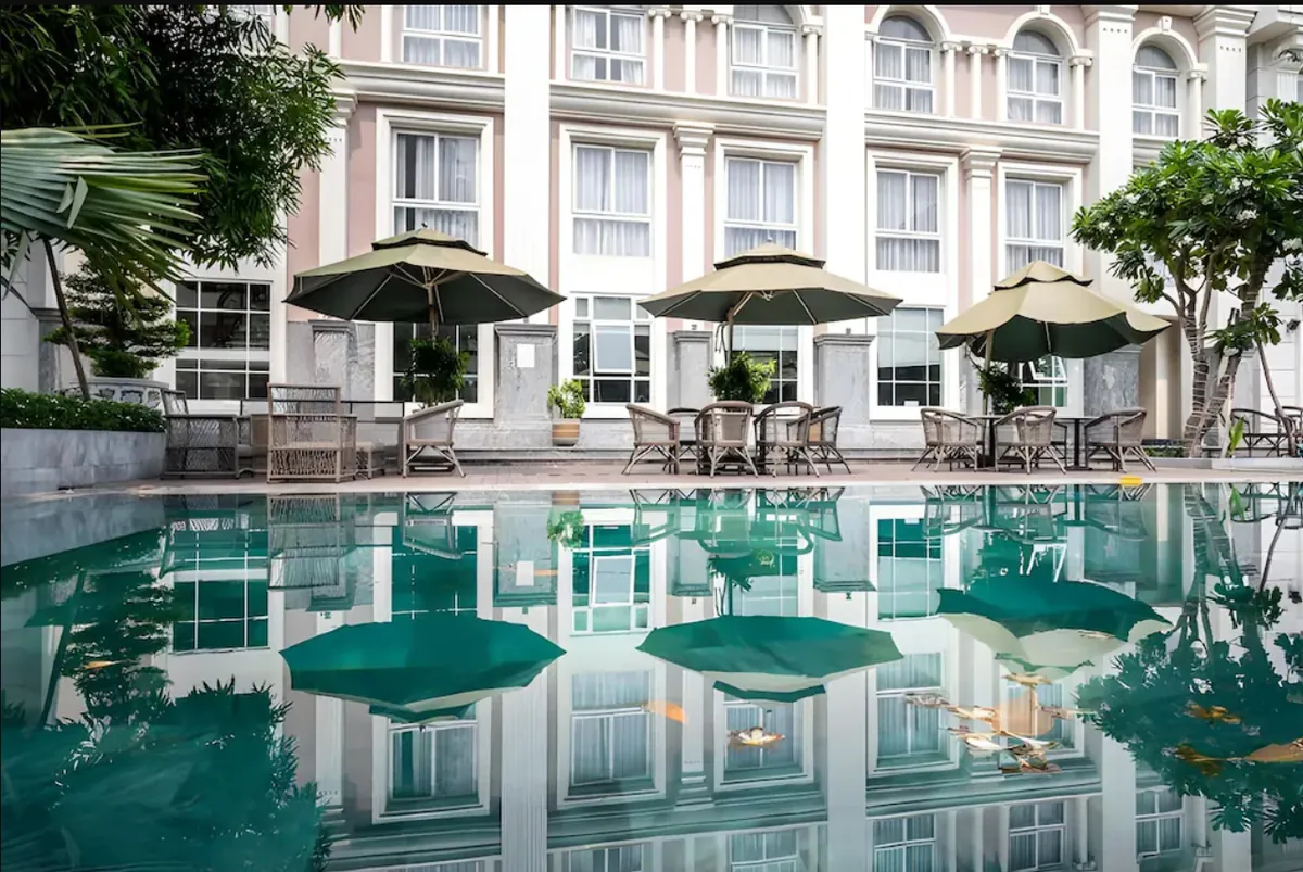 Hồ bơi – Chill giữa lòng thành phố – Review Khách sạn Cozrum Homes - Sonata Residence