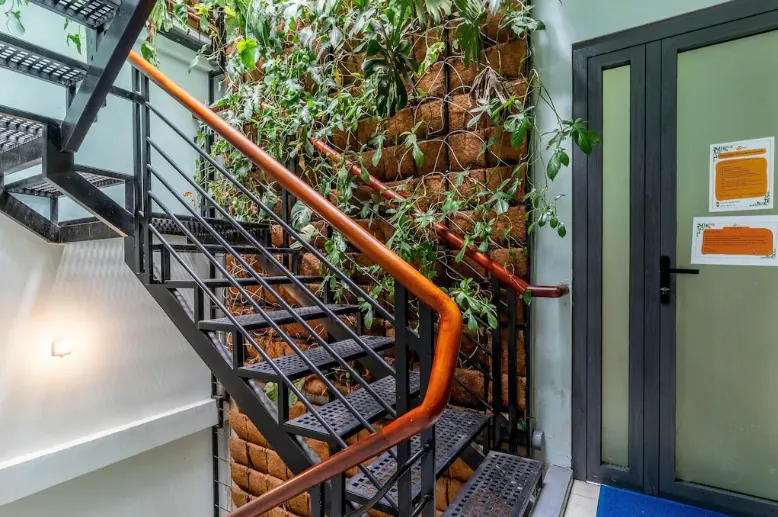 Phong cách phục vụ thân thiện – Nhân viên là điểm cộng lớn – Review khách sạn AMANGO HOSTEL tại trung tâm Quận 1, TP.HCM (2)