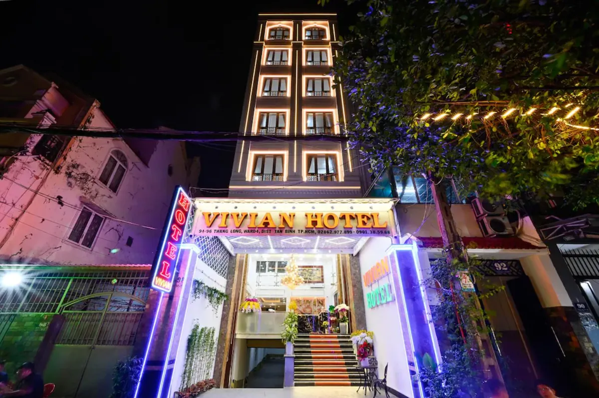 Vị trí vàng – trái tim Tân Bình, gần sân bay chỉ vài phút – Review Khách sạn Vivian Airport Hotel Saigon gần sân bay