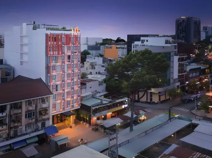 “Hotspot” giữa lòng Quận 1 – Vị trí kim cương cho dân mê dịch chuyển – Review khách sạn M Village Hotel Tôn Thất Đạm, Quận 1