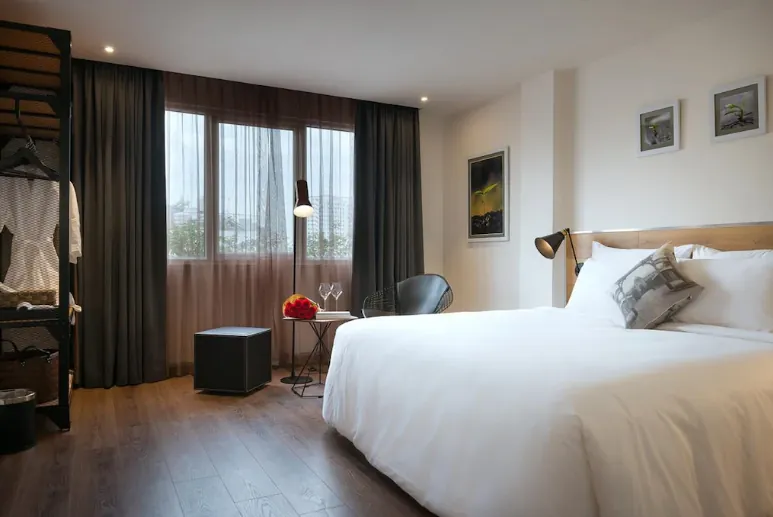 Phòng ốc sạch sẽ, hiện đại – Không gian nghỉ ngơi lý tưởng – Review Khách sạn C Central Hotel – giữa lòng Sài Gòn