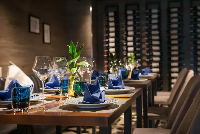Ẩm thực & giải trí tại chỗ – Không cần đi đâu xa vẫn đầy đủ tiện nghi – Review Khách sạn C Central Hotel – giữa lòng Sài Gòn (5)
