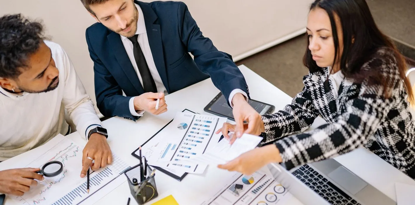 Chuẩn hóa quy trình bàn giao ca trong khách sạn
