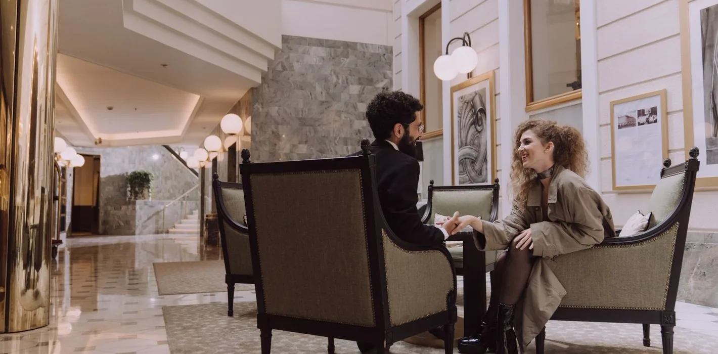 Nhân viên lễ tân khách sạn (Receptionist) là gì?