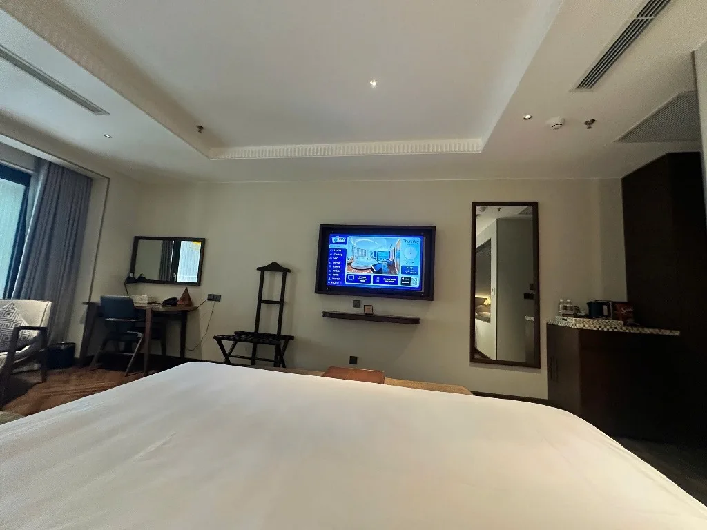 Toàn cảnh phòng khách sạn có Hotel TV – ảnh thực tế hệ thống IPTV khách sạn ITVmax