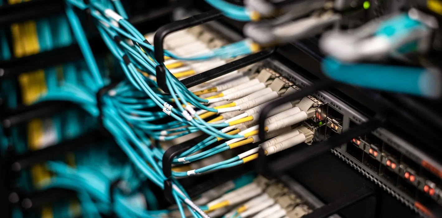 Thuê Leased Line Hay Quang Trắng – So Sánh & Lựa Chọn