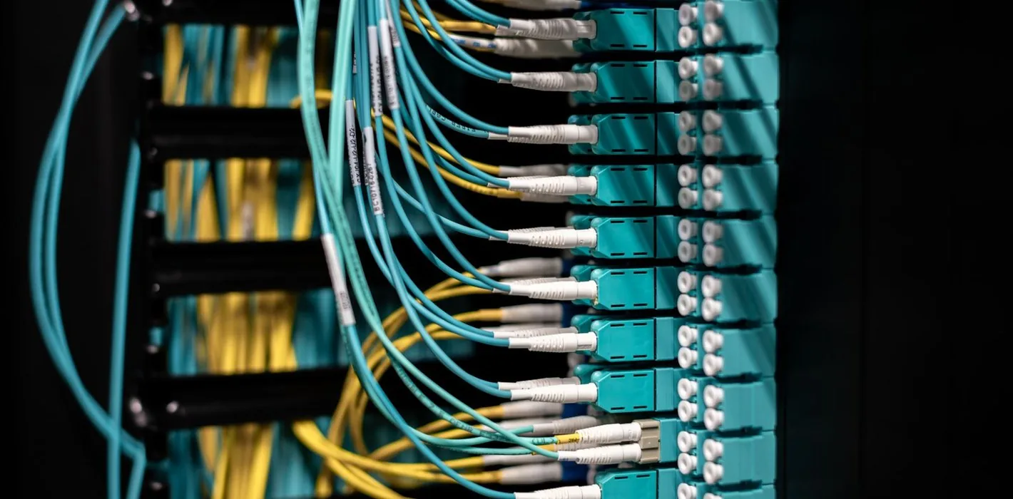 Thuê Quang Trắng Hay Internet Truyền Thống? Nên Chọn Gì?