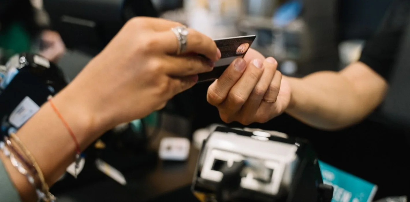 Tích Hợp Mã QR & Thanh Toán Không Chạm Trong Khách Sạn